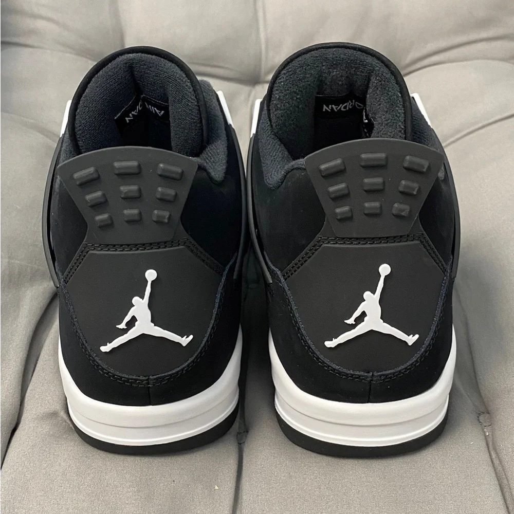 Air Jordan 4 Retro 'White Thunder